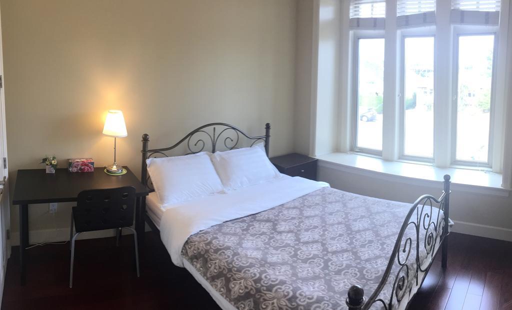 Bed and Breakfast Imperial House Бернабі Номер фото